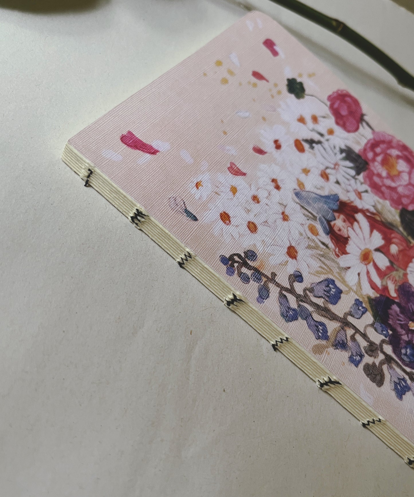 Libreta entre flores 🌷🌻🌸🌼, cuaderno de pasta suave, ilustración acuarela