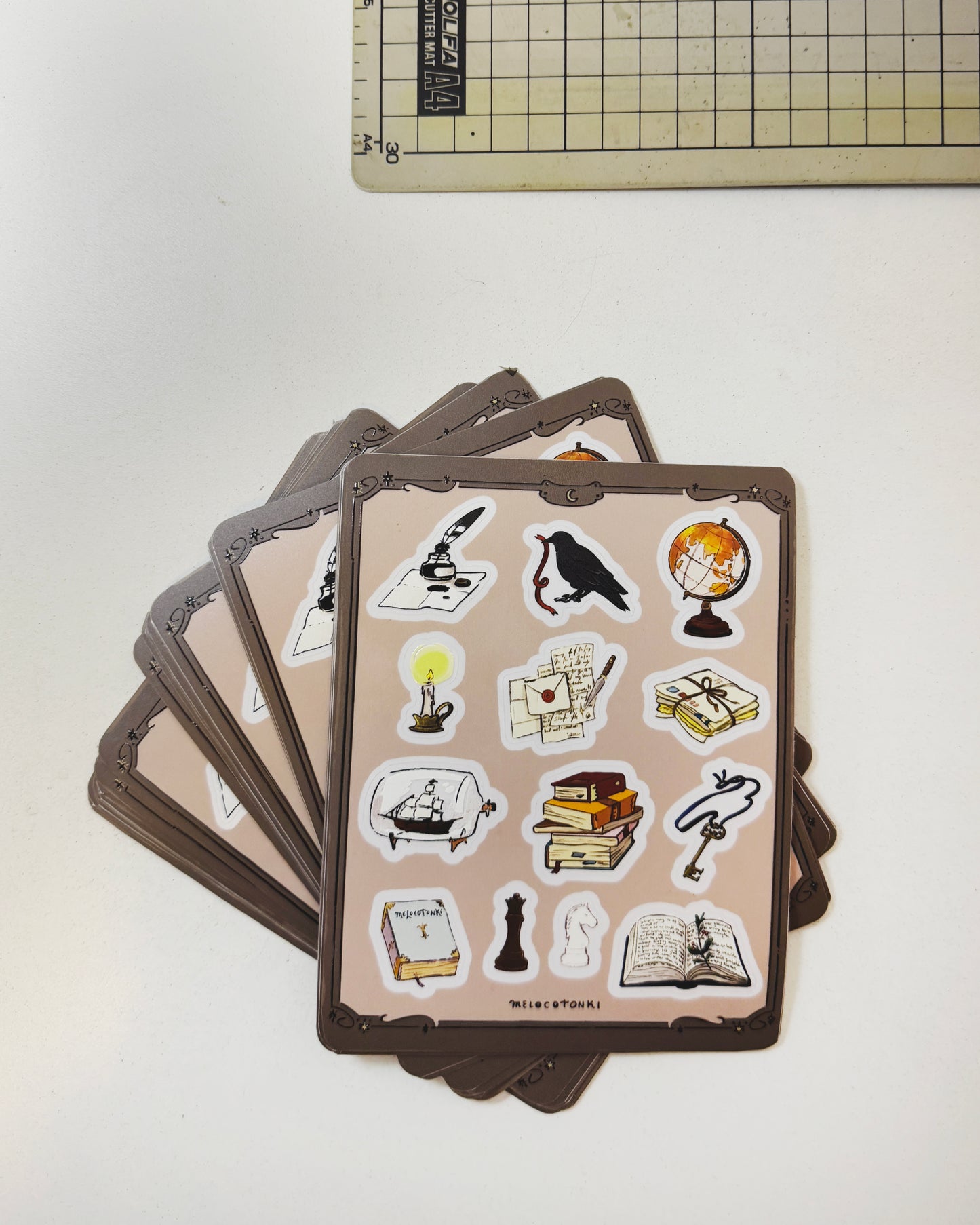 Planilla Stickers Academia 🕯🐦‍⬛♟️🗝️